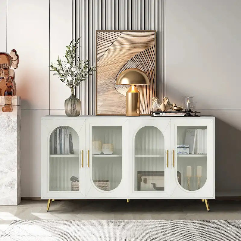 Meuble de rangement de style vintage avec porte vitrée et pieds dorés