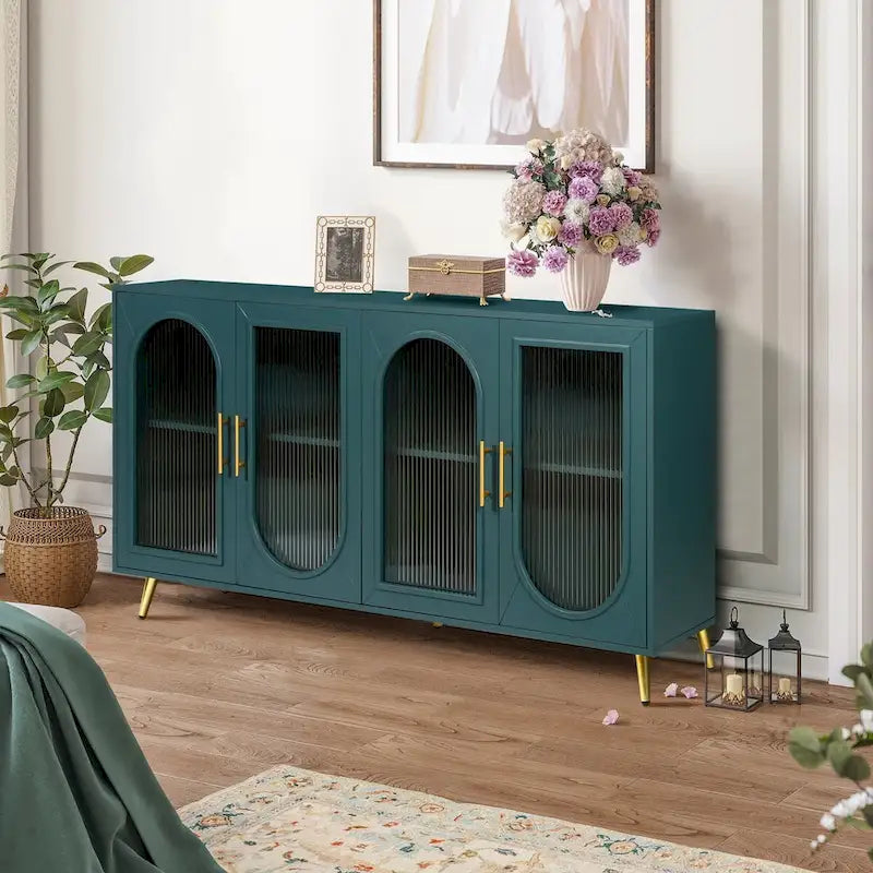 Meuble de rangement de style vintage avec porte vitrée et pieds dorés