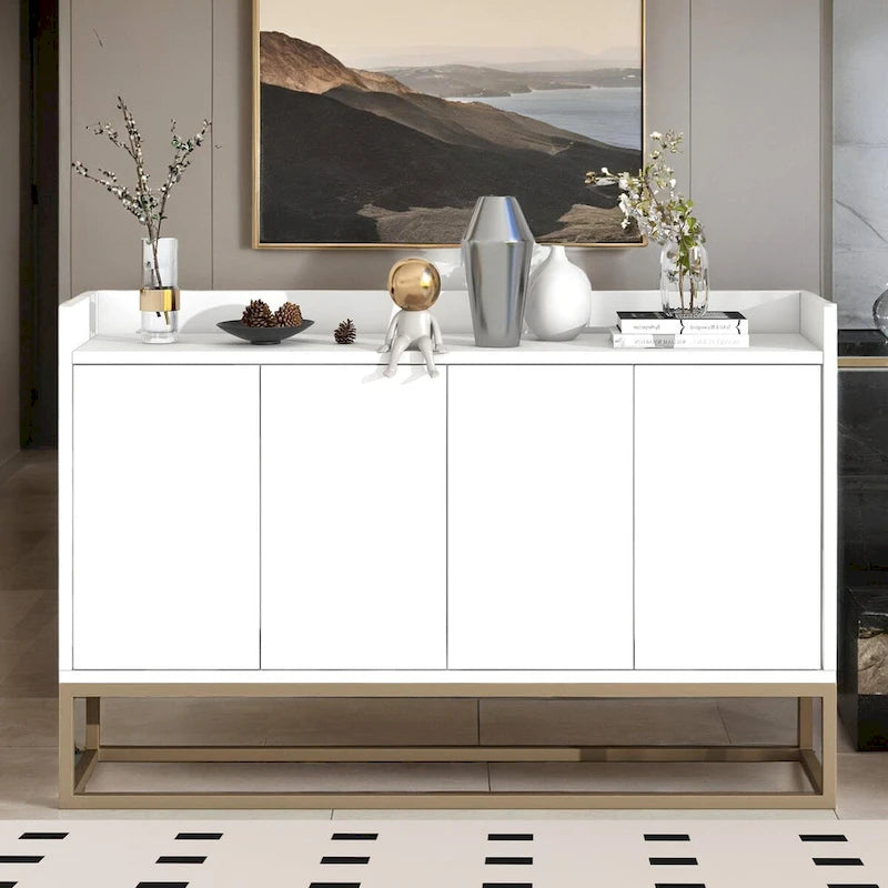 Buffet de 119 cm avec pieds dorés, système d'ouverture par pression, barrière de protection sur le plateau et 4 portes sans poignée
