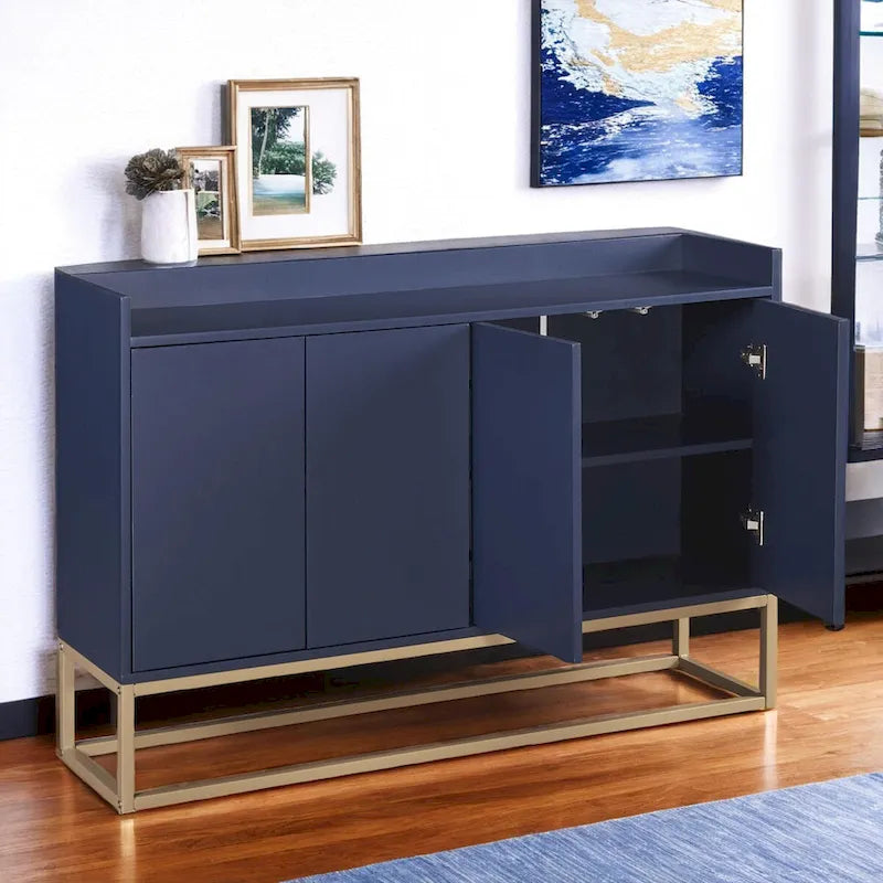 Buffet de 119 cm avec pieds dorés, système d'ouverture par pression, barrière de protection sur le plateau et 4 portes sans poignée