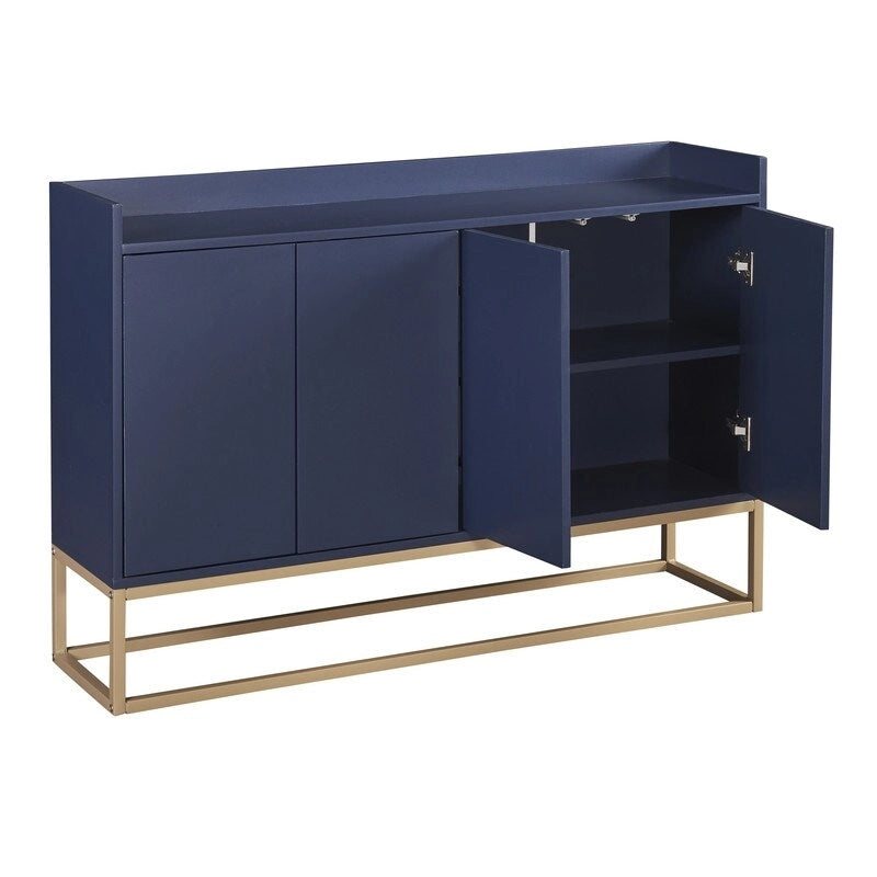 Buffet de 119 cm avec pieds dorés, système d'ouverture par pression, barrière de protection sur le plateau et 4 portes sans poignée