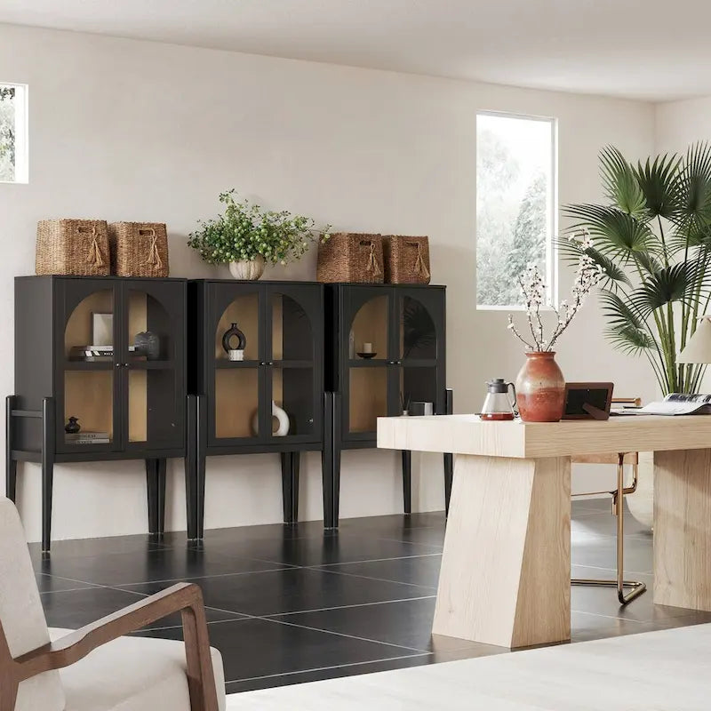 Crédence Mid-Century Moderne avec portes vitrées cintrées et poignées en laiton