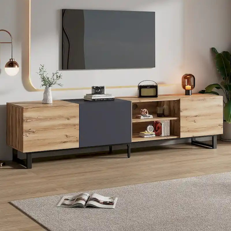 Meuble TV avec 2 portes, étagères ouvertes et gestion des câbles